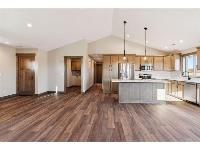 466 Coyote Way, New Richmond, WI 54017