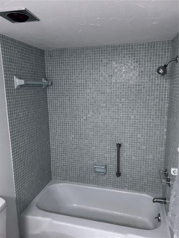 3318 VILLAGE GREEN DRIVE 823, Sarasota, FL 34239