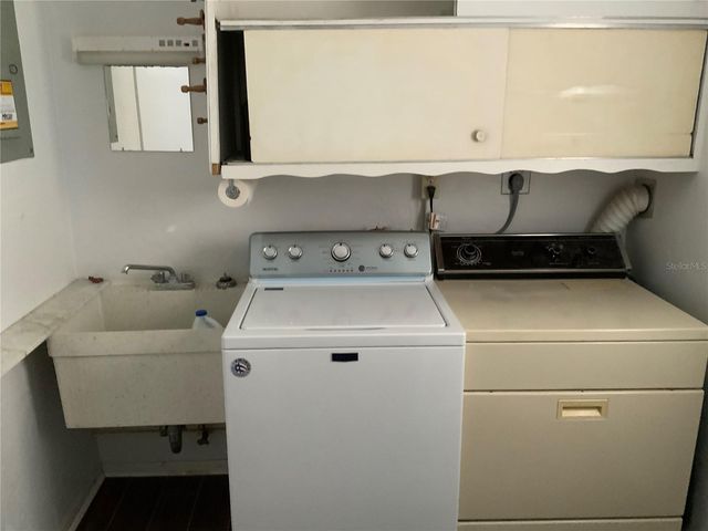 3318 VILLAGE GREEN DRIVE 823, Sarasota, FL 34239