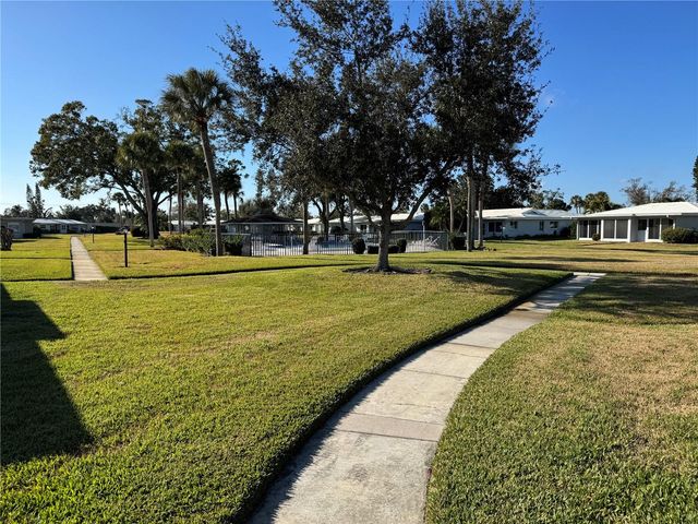 3318 VILLAGE GREEN DRIVE 823, Sarasota, FL 34239