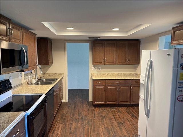 3318 VILLAGE GREEN DRIVE 823, Sarasota, FL 34239