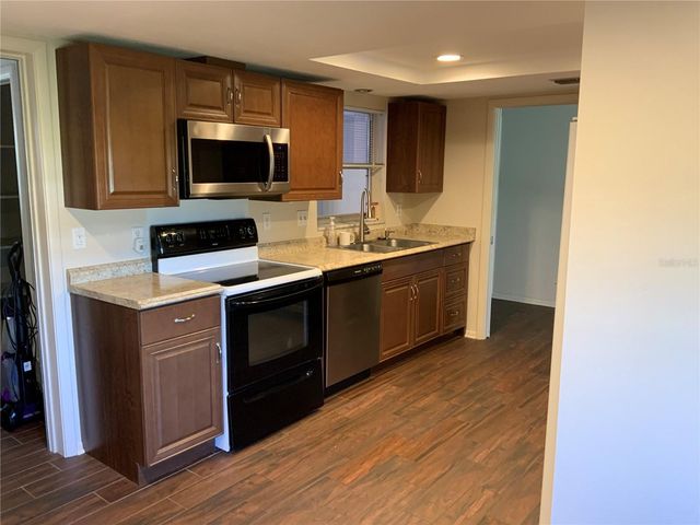 3318 VILLAGE GREEN DRIVE 823, Sarasota, FL 34239