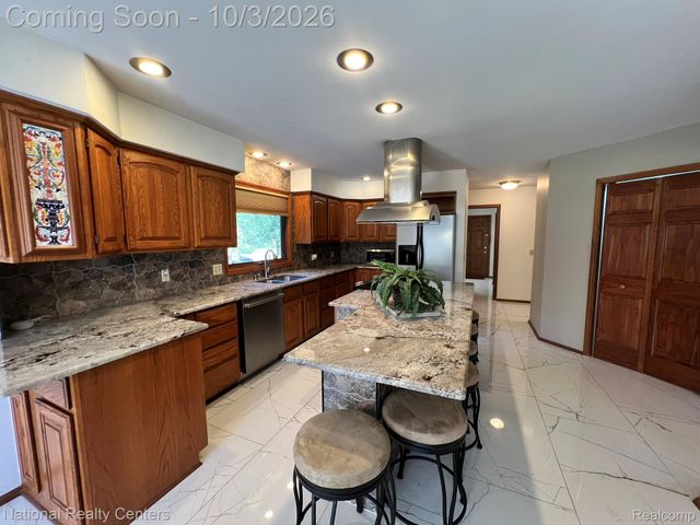 29839 Martell Court, Novi, MI 48377