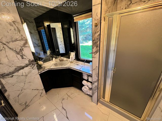 29839 Martell Court, Novi, MI 48377