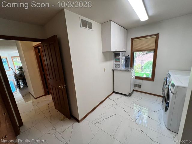 29839 Martell Court, Novi, MI 48377