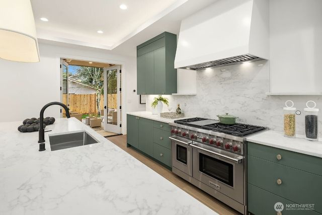 1904 169th Avenue NE, Bellevue, WA 98008