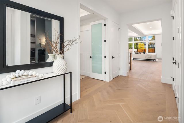 1904 169th Avenue NE, Bellevue, WA 98008