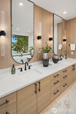 1904 169th Avenue NE, Bellevue, WA 98008