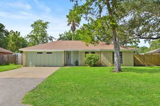 2206 Sierra Street, Kemah, TX 77565