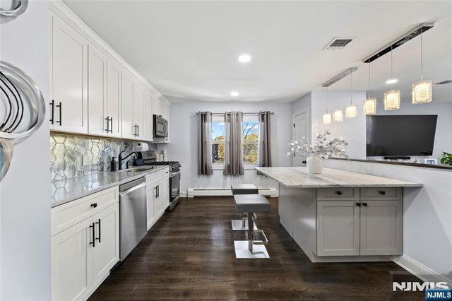 2 Elmwood Terrace, Elmwood Park, NJ 07407