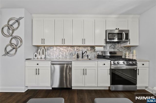 2 Elmwood Terrace, Elmwood Park, NJ 07407