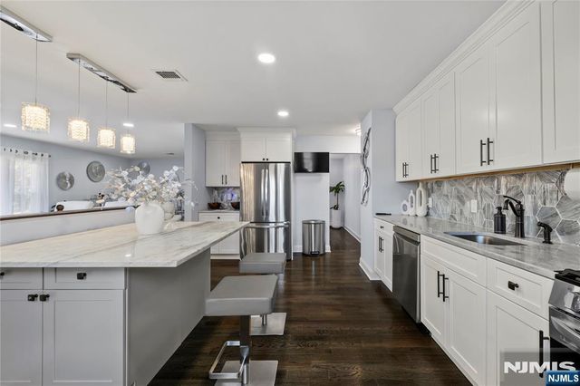 2 Elmwood Terrace, Elmwood Park, NJ 07407