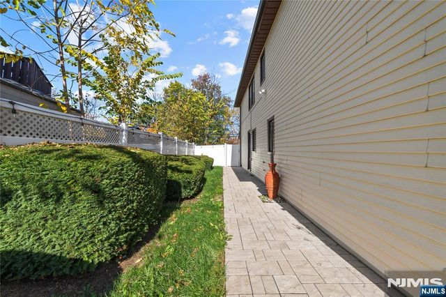 2 Elmwood Terrace, Elmwood Park, NJ 07407