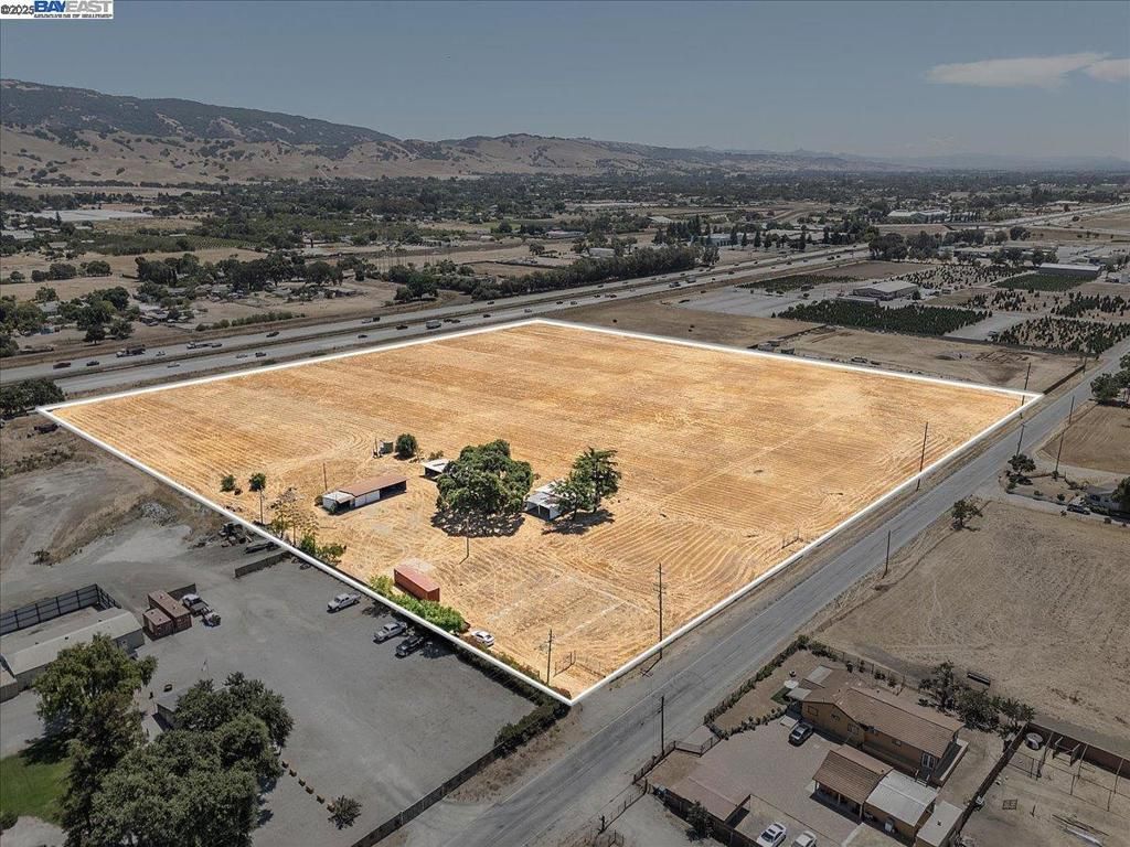 Image 1 of property listing at 13690 Murphy Ave #E, San Martin, CA 95046