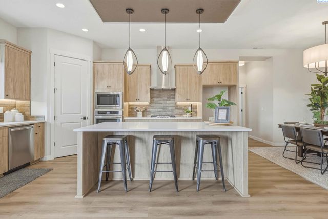 867 Thebes Street, West Richland, WA 99353