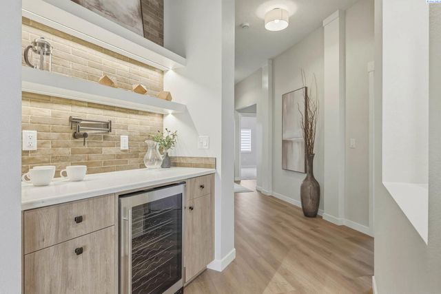 867 Thebes Street, West Richland, WA 99353