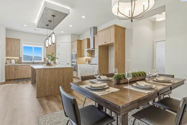 867 Thebes Street, West Richland, WA 99353