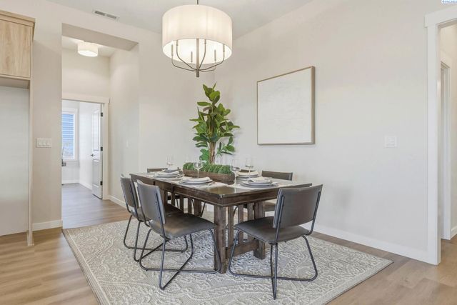 867 Thebes Street, West Richland, WA 99353