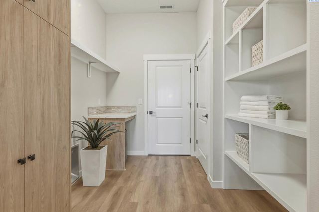 867 Thebes Street, West Richland, WA 99353