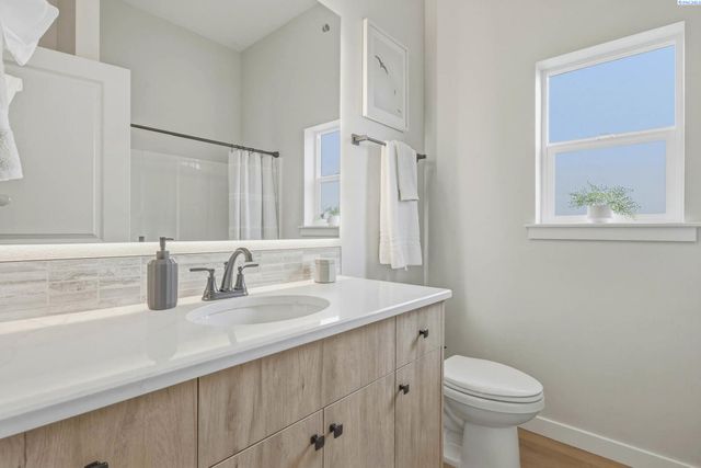 867 Thebes Street, West Richland, WA 99353