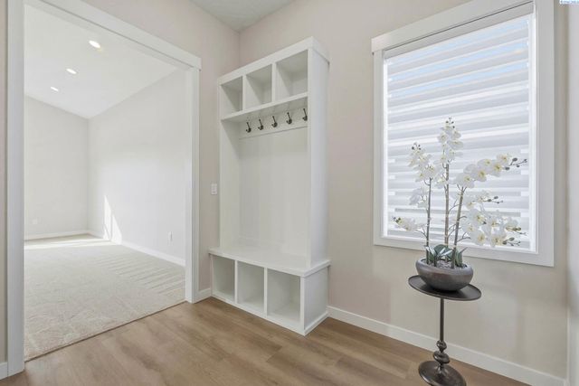 867 Thebes Street, West Richland, WA 99353