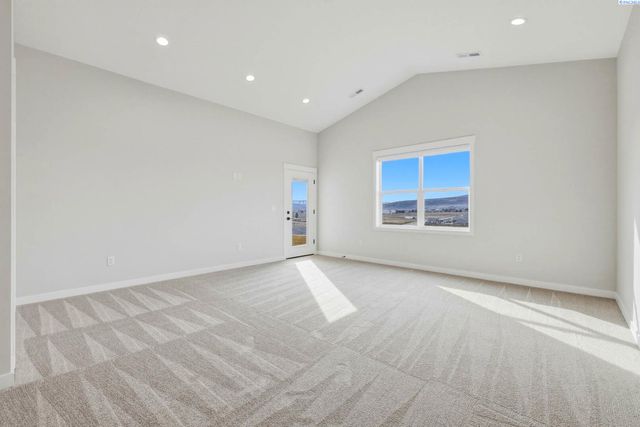 867 Thebes Street, West Richland, WA 99353