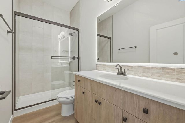 867 Thebes Street, West Richland, WA 99353