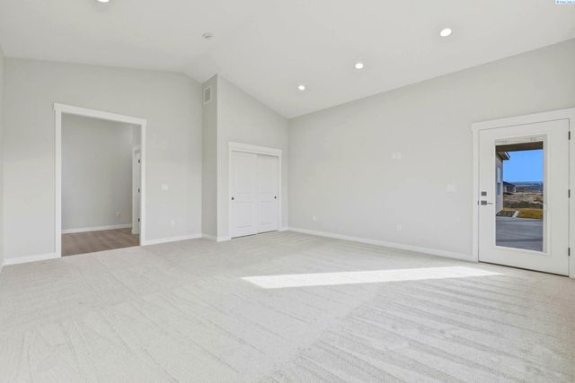 867 Thebes Street, West Richland, WA 99353