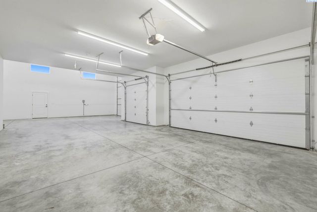 867 Thebes Street, West Richland, WA 99353