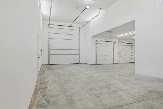 867 Thebes Street, West Richland, WA 99353