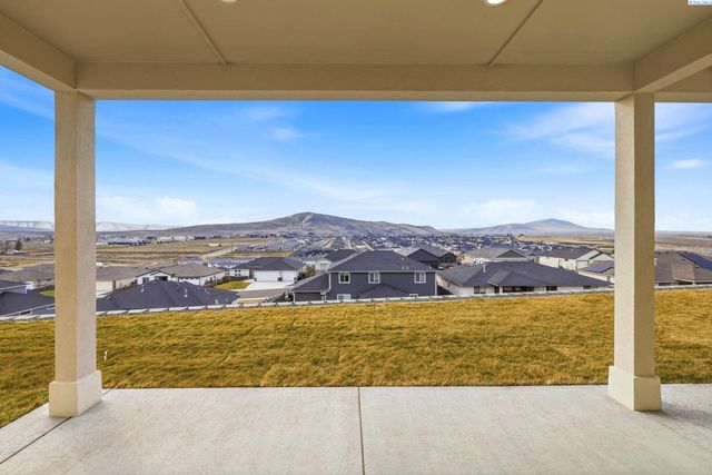 867 Thebes Street, West Richland, WA 99353