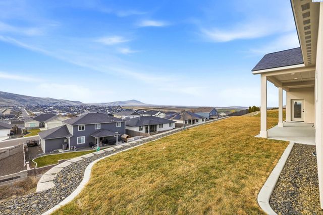 867 Thebes Street, West Richland, WA 99353