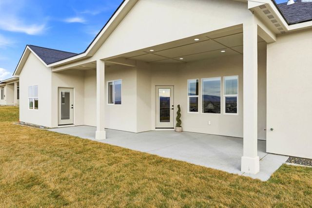 867 Thebes Street, West Richland, WA 99353