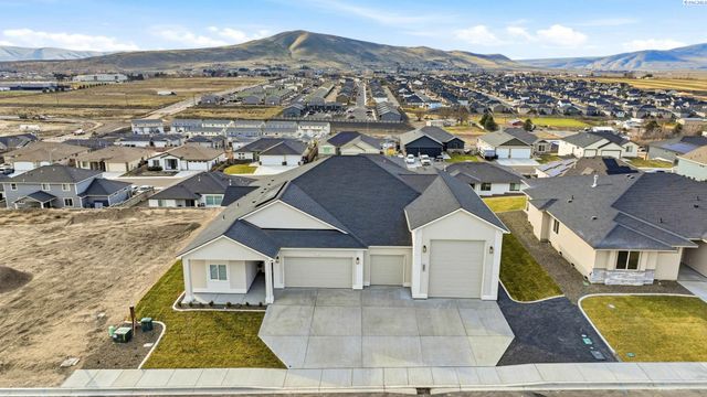 867 Thebes Street, West Richland, WA 99353