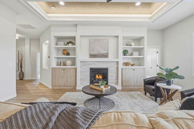 867 Thebes Street, West Richland, WA 99353