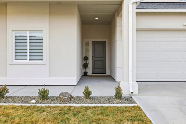 867 Thebes Street, West Richland, WA 99353