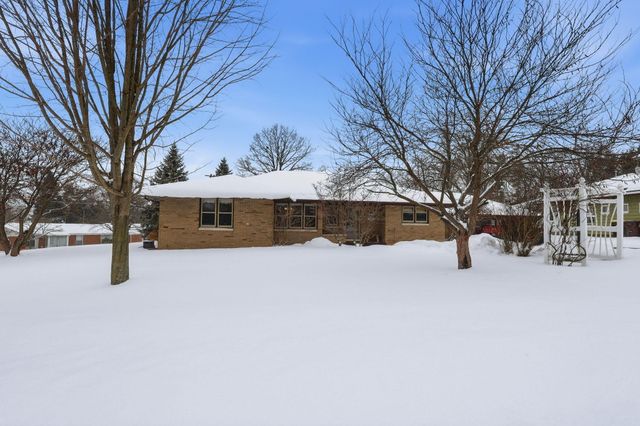 908 N Taffee Drive, Hastings, MI 49058