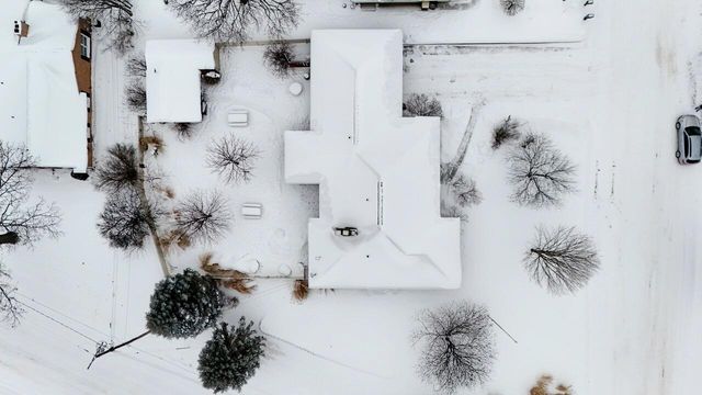 908 N Taffee Drive, Hastings, MI 49058