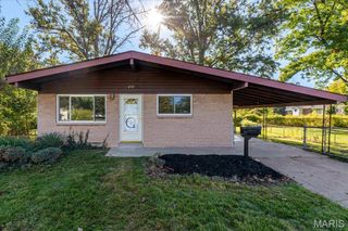 210 Versailles Drive, Florissant, MO 63031