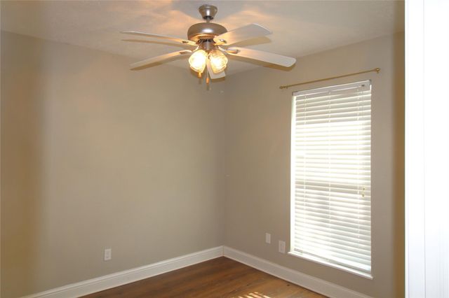 508 Julie Lane, Highlands, TX 77562