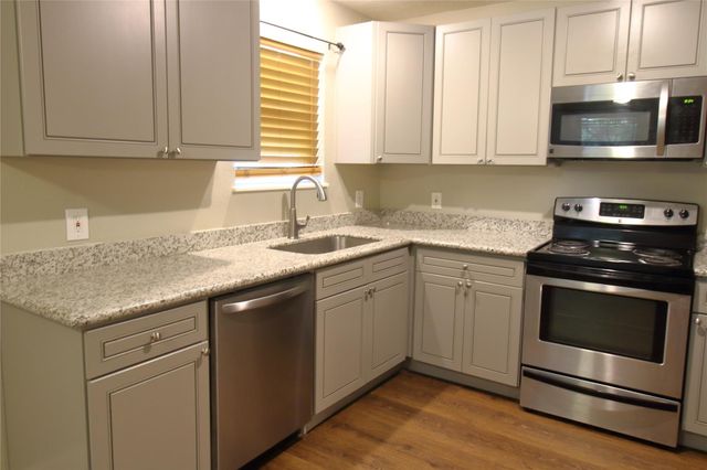 508 Julie Lane, Highlands, TX 77562