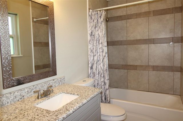 508 Julie Lane, Highlands, TX 77562