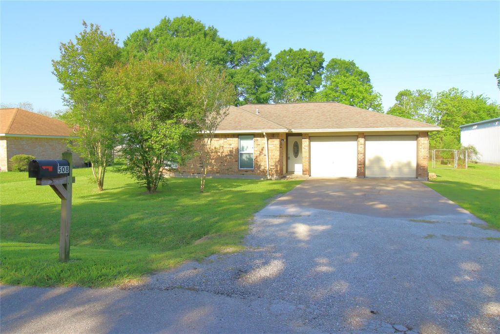 508 Julie Lane, Highlands, TX 77562