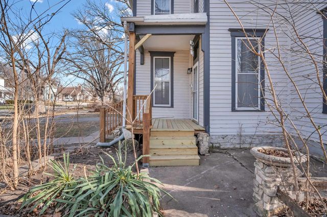 303 E 3rd St, Newton, KS 67114