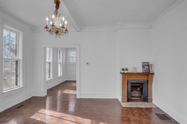 303 E 3rd St, Newton, KS 67114