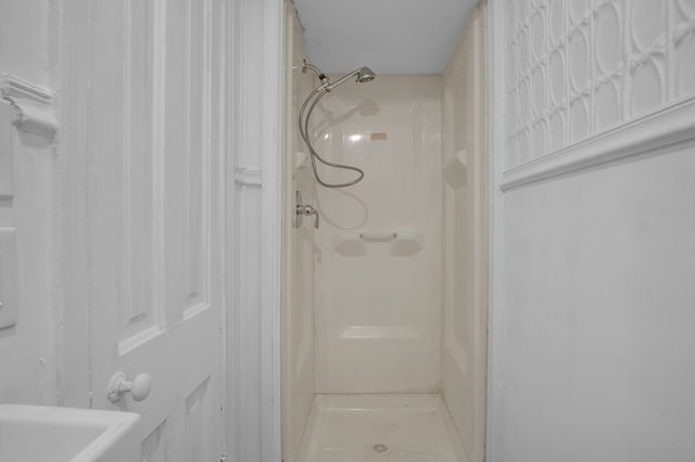 303 E 3rd St, Newton, KS 67114