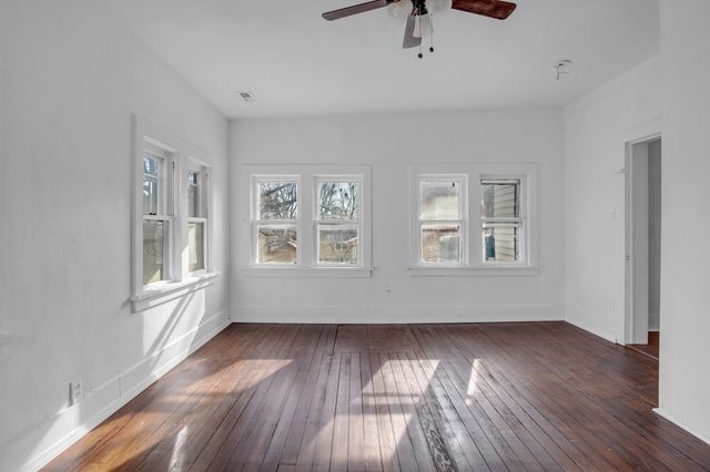 303 E 3rd St, Newton, KS 67114