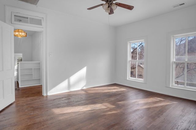 303 E 3rd St, Newton, KS 67114