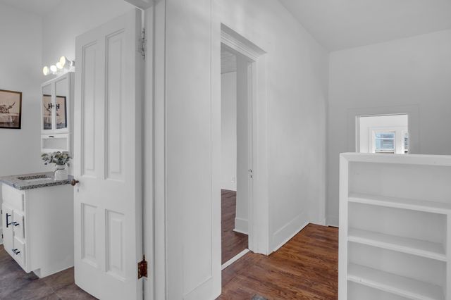 303 E 3rd St, Newton, KS 67114