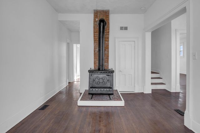 303 E 3rd St, Newton, KS 67114